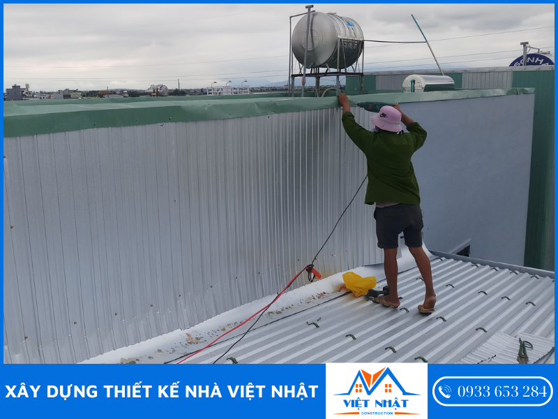 Việt Nhật chuyên nhận thi công chống thấm chống dột cho mái tôn tại TPHCM