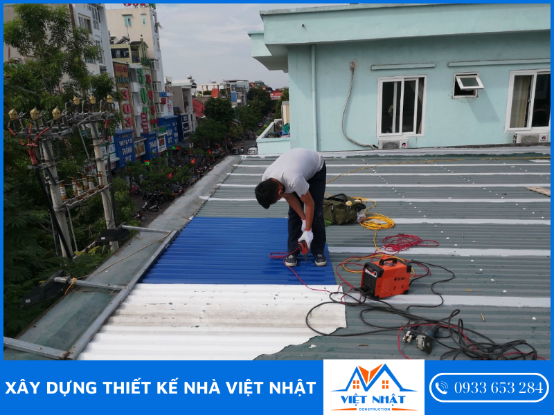 Việt Nhật chuyên nhận thi công chống thấm chống dột cho mái tôn tại TPHCM